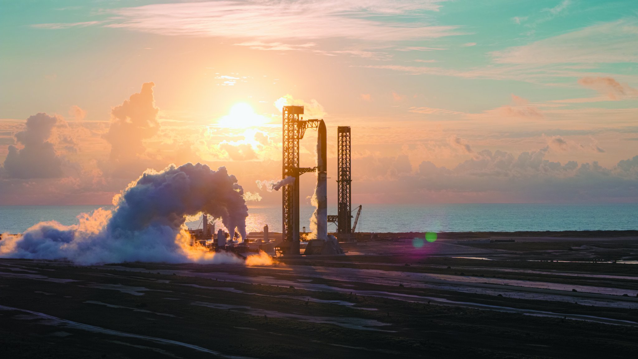 Starship na plataforma ao amanhecer, liberando propelente